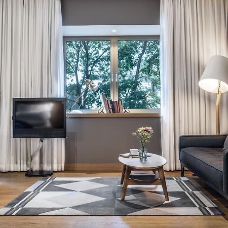 The Guesthouse Вена Экстерьер фото A living room in a serviced apartment in Warsaw, Poland