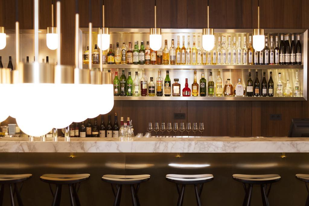 The Guesthouse Вена Экстерьер фото The bar at the Concourse
